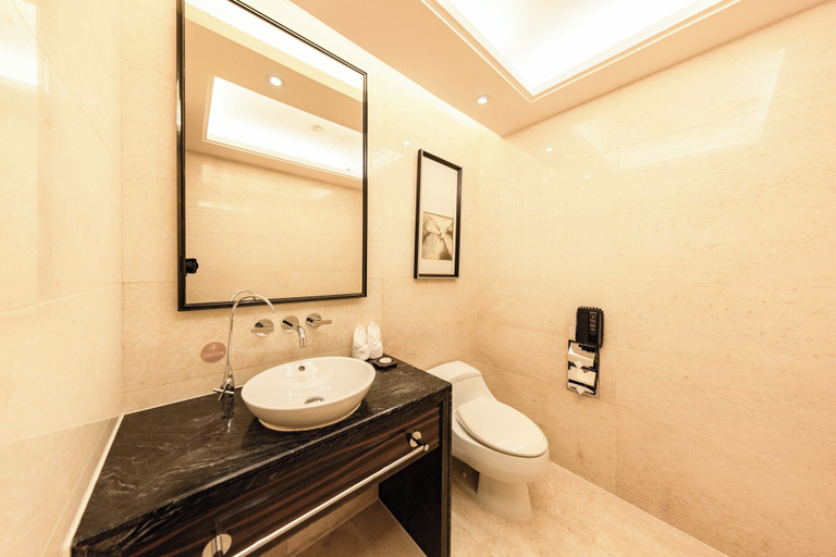 Bathroom 12