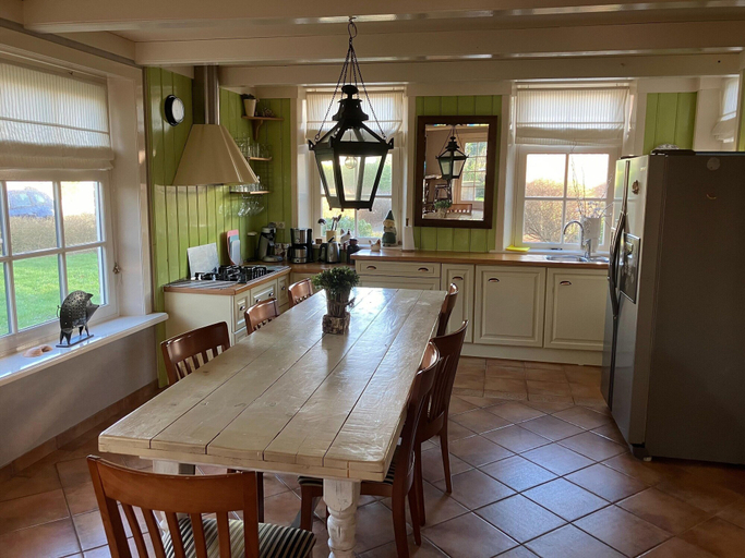 Private kitchen 3, Spacious Holiday Home Close to the sea, Zijpe