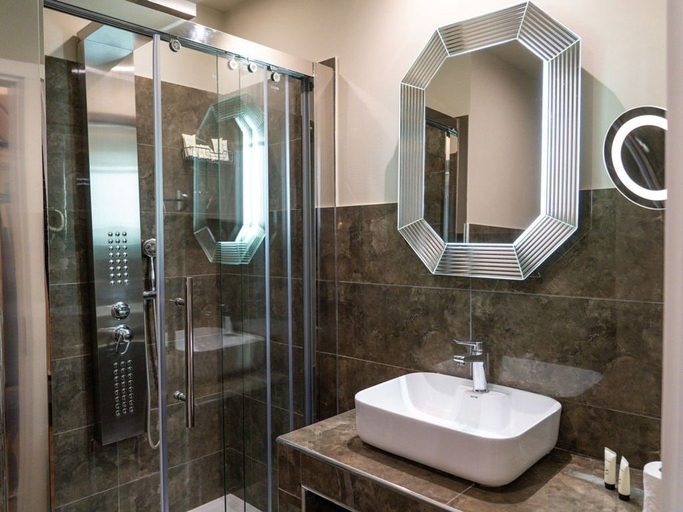 Bathroom 4, Il Campo Marzio, Rome