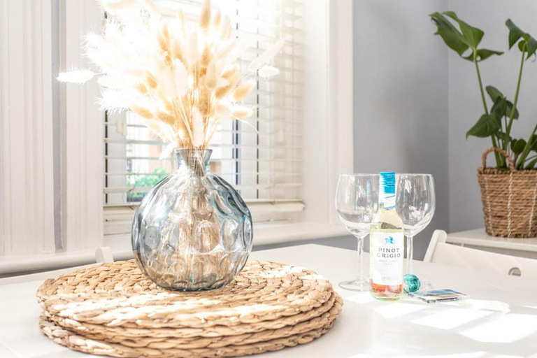 Food & Drinks, Verulum Apartments - by Coastline Retreats - Beautifully Designed Luxury Town Centre Apartments - 5 , Bournemouth