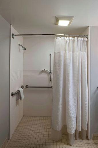 Bathroom 3, TownePlace Suites by Marriott Baton Rouge South, East Baton Rouge