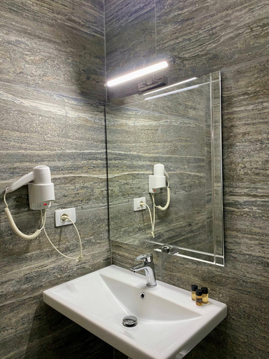 Bathroom 3, Hotel Bojko, Vlorës
