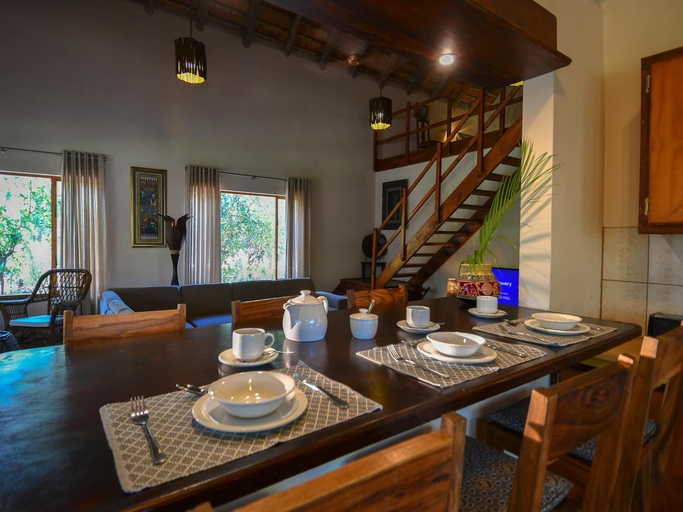Dining 4, 6-person Villa at Kruger Park Entrance, Mopani