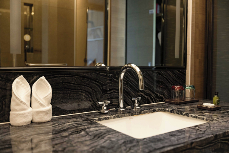 Bathroom 10