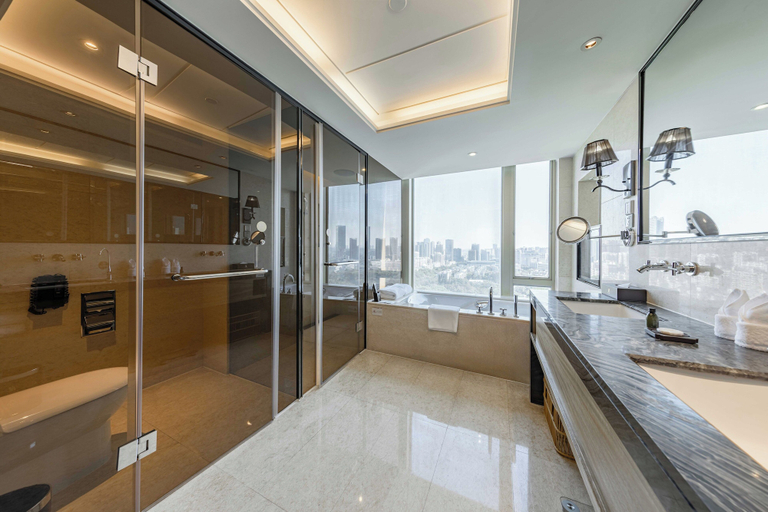 Bathroom 14
