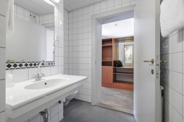 Bathroom 4, Four Points Flex by Sheraton Roskilde, Roskilde