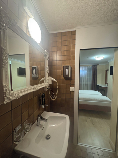 Bathroom 5, Esos Hotel Quelle, Sarganserland