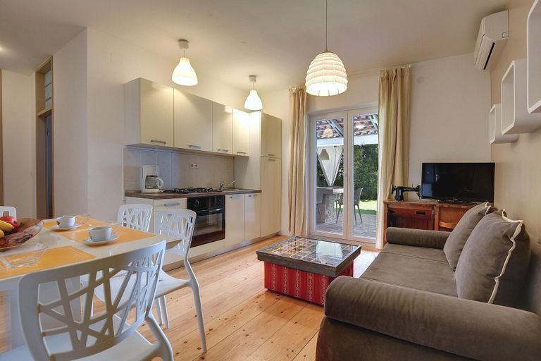 Living room 2, Comfortable Apartment With Private Terrace, Fažana