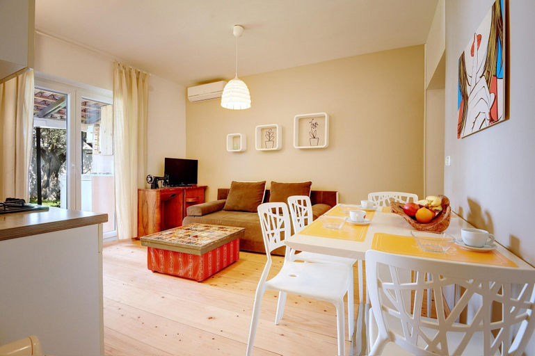Dining 3, Comfortable Apartment With Private Terrace, Fažana