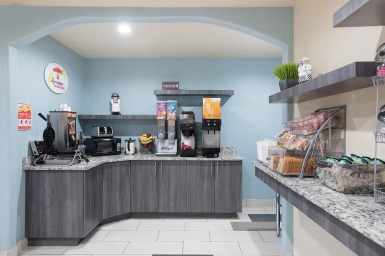 Food & Drinks 5, Super 8 by Wyndham Claremore OK, Rogers