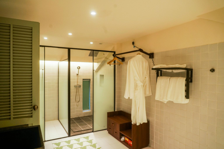 Bathroom 9