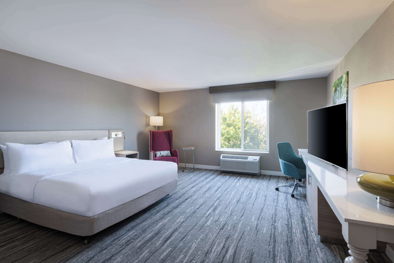 Bedroom 3, Hilton Garden Inn St. Charles, Dupage
