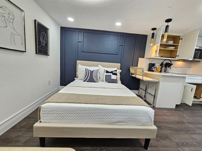 Bedroom 2, Crashpads, Orange