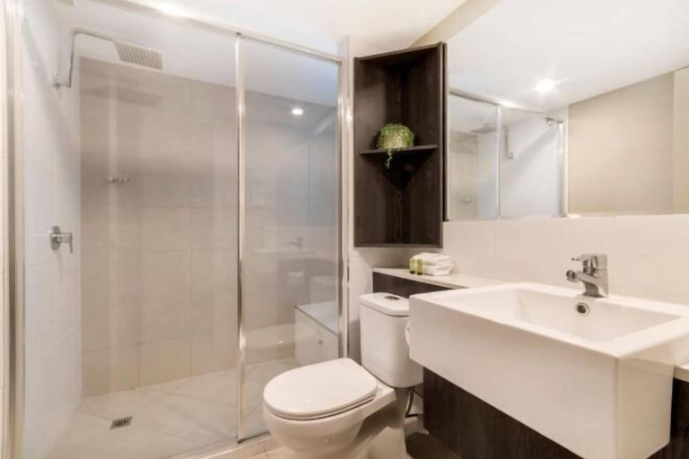 Bathroom 10
