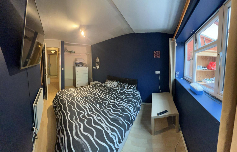 Others 5, Anerley Rooms, London