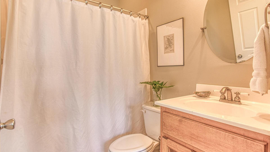 Bathroom 3, Flip Flop Cottage, Walton