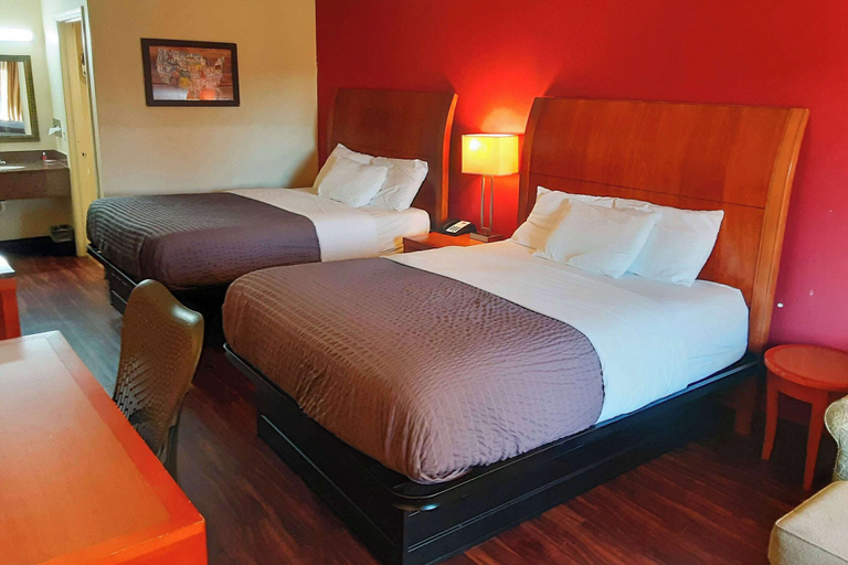 Bedroom 3, Econo Lodge Inn & Suites Griffin North, Spalding