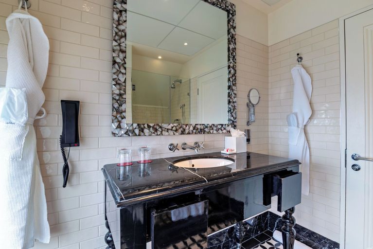 Bathroom 5, The Lalit London, London