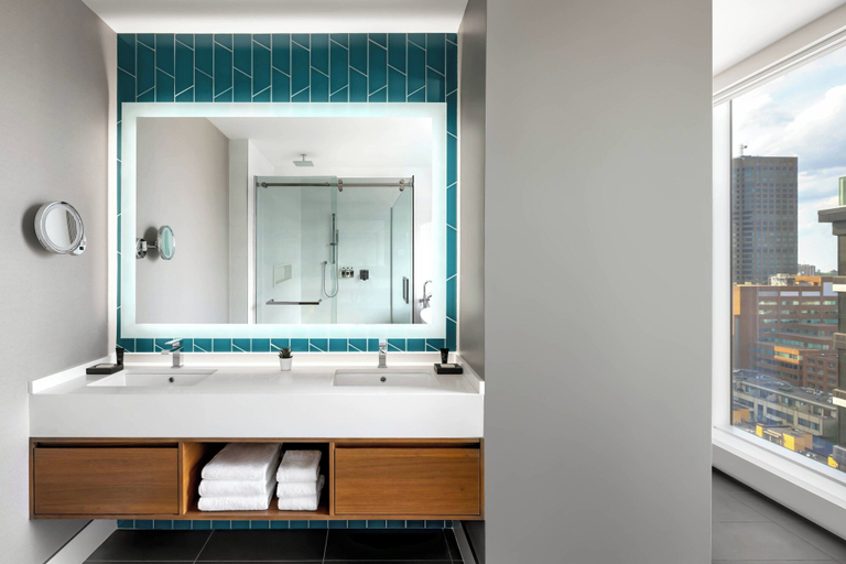 Bathroom 5, Humaniti Hotel Montreal, Autograph Collection, Montréal