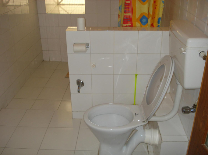 Bathroom, Haveli Braj Bhushanjee Heritage Hotel, Bundi