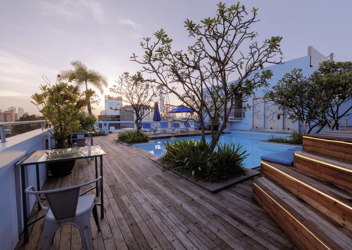 Exterior & Views 8