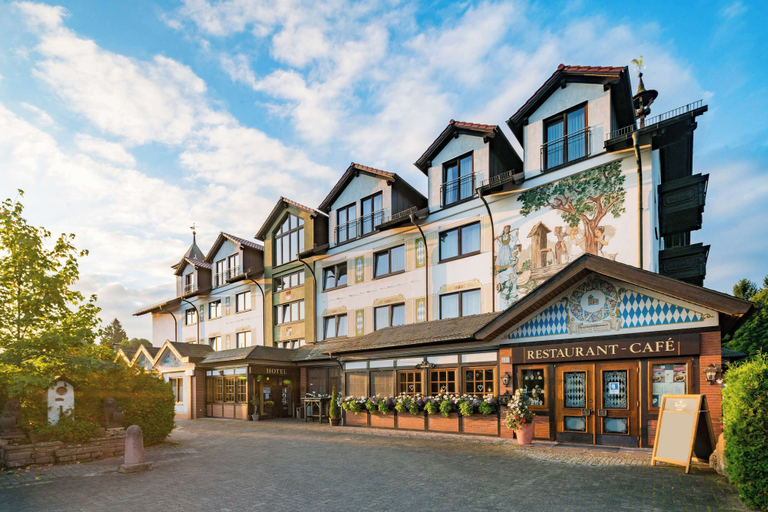 Exterior & Views