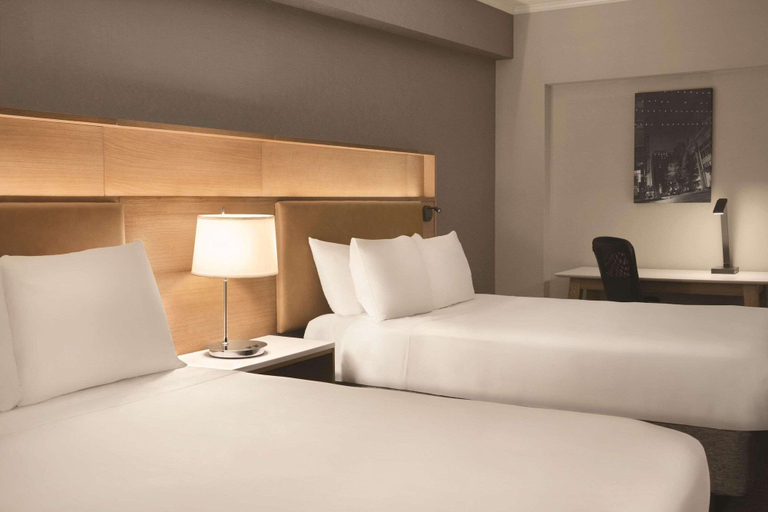 Bedroom 3, DoubleTree by Hilton Providence Airport Warwick, Kent
