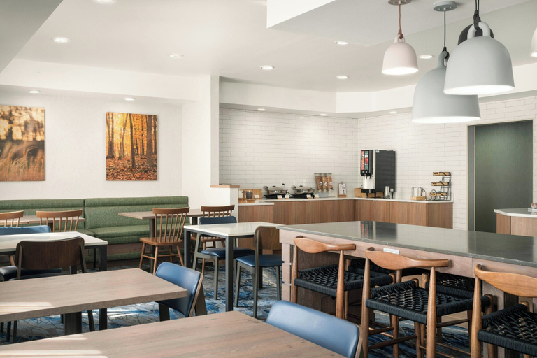 Food & Drinks 5, Fairfield Inn Tallahassee North/I-10, Leon