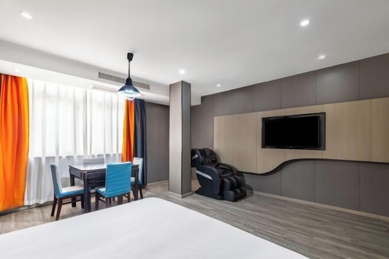 Bedroom 2, Longgang Hongmao Film Hotel, Wenzhou