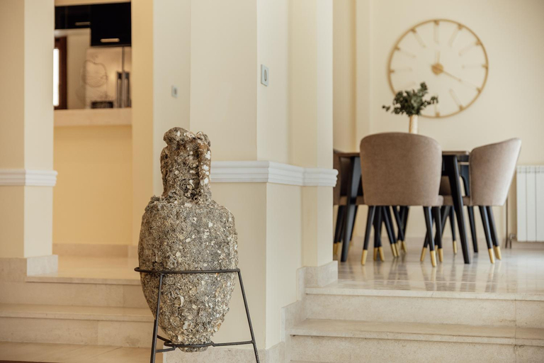 Facilities 2, Villa Swisslion