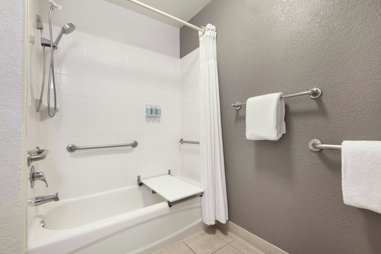 Bathroom 3, Courtyard by Marriott Toledo Maumee/Arrowhead, Lucas