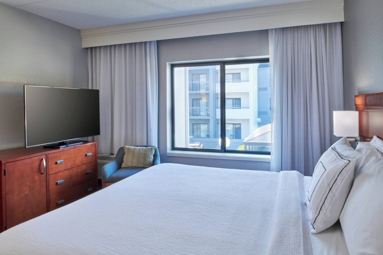 Bedroom 2, Courtyard by Marriott Indianapolis Castleton, Marion