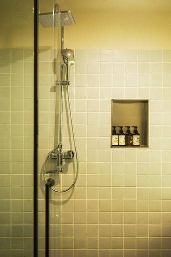 Bathroom 10