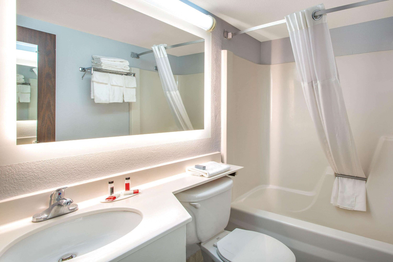 Bathroom 4, Howard Johnson by Wyndham Lexington, Rockbridge