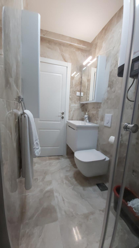 Bathroom 4, Apartmani Aida