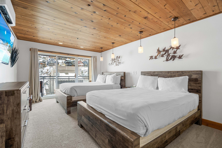 Bedroom 2, Treasure Mountain Inn, Summit