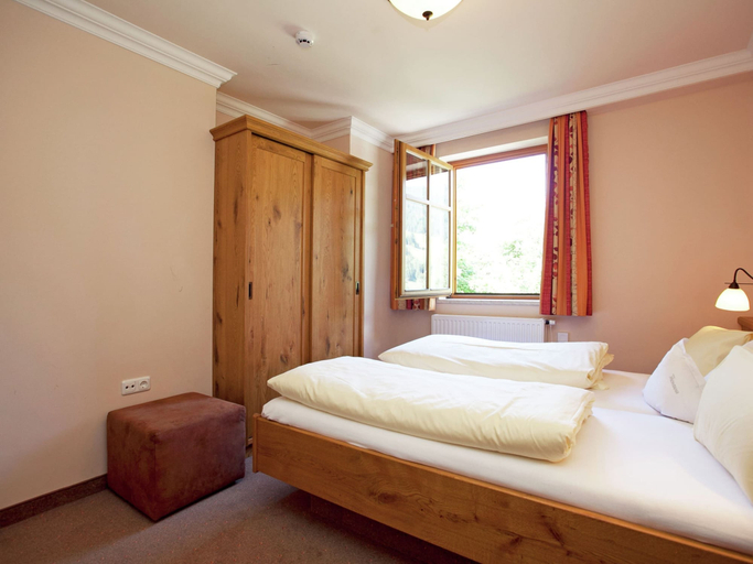 Bedroom 4, Apartment in Kleinarl Near Ski Slopes, Sankt Johann im Pongau