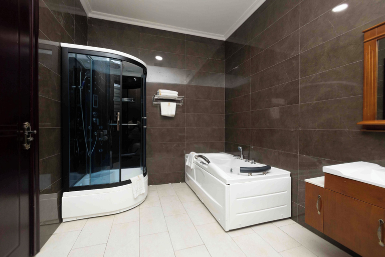 Bathroom 4, Camp Tsatse Resort, Dangbe West