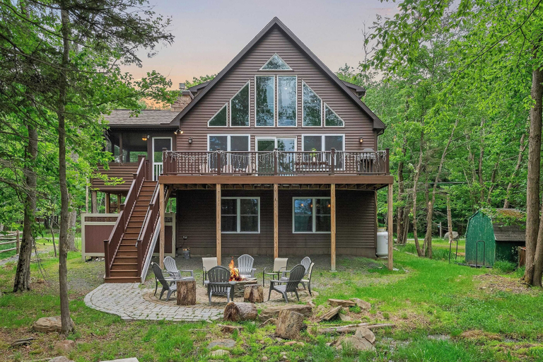 Exterior & Views 2, Tavern at the Woods by Avantstay Lakefront Views, Hot Tub, Firepit, Game Room, Monroe
