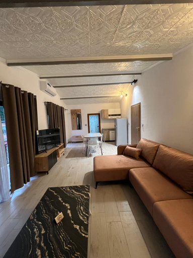 Others 5, Sajmir Suites, Përmetit