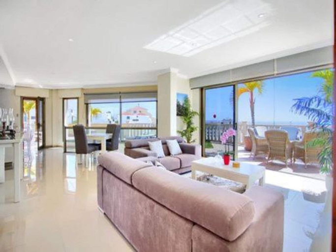 Living room, Belvilla by OYO Holiday Home in Puerto de Santiago, Santa Cruz de Tenerife