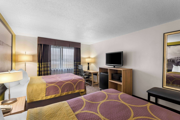 Bedroom 3, Super 8 by Wyndham Oelwein, Fayette
