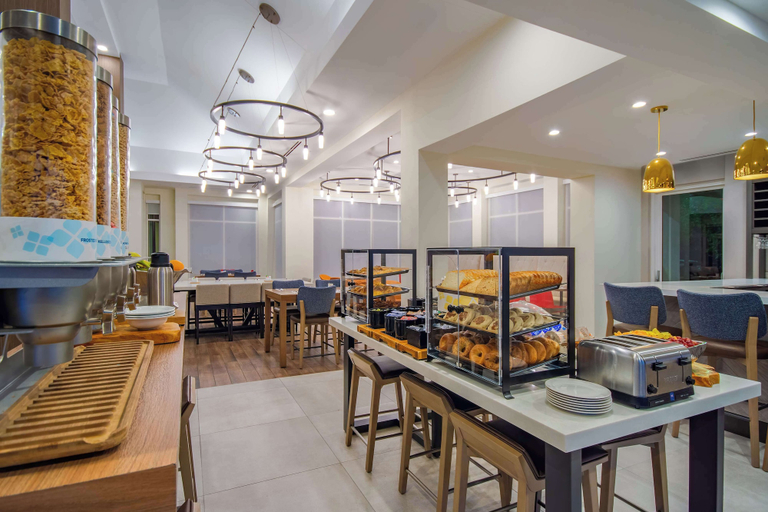 Food & Drinks 5, Hilton Garden Inn Danbury, Fairfield