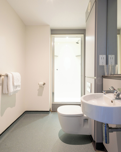 Bathroom 3, Summer Stays at The University of Edinburgh - Campus Accommodation, Edinburgh