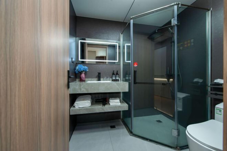 Bathroom 5, Longgang Hongmao Film Hotel, Wenzhou