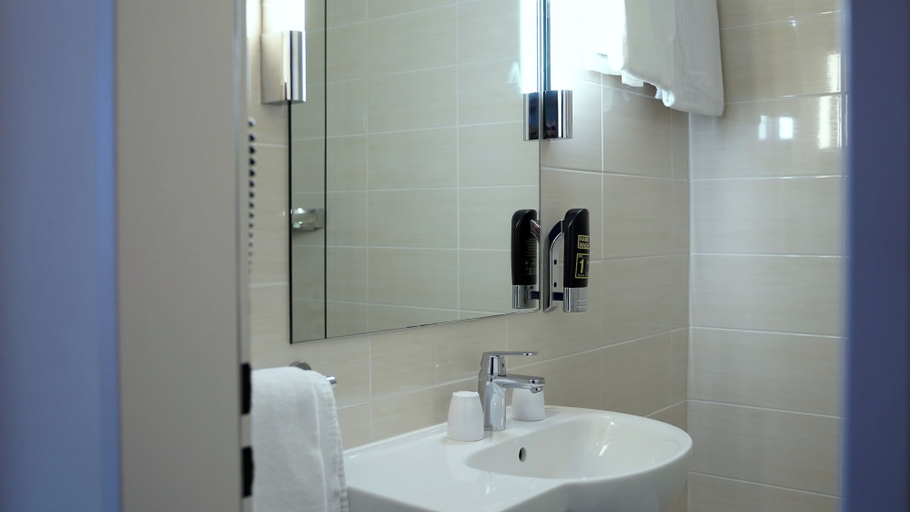 Bathroom 19