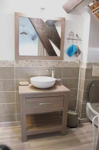 Bathroom 2, Chambre d'hotes proche du PAL-Badiane-, Allier
