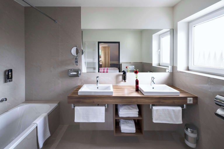Bathroom 4, Best Western Hotel Brunnenhof, Aschaffenburg