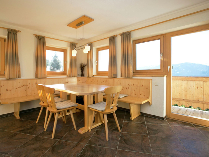 Others 5, Gorgeous Chalet with Hot Tub in Tyrol, Kitzbühel