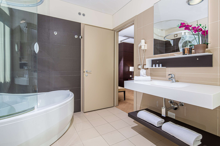 Bathroom 4, Europalace Hotel, BW Signature Collection, Gorizia